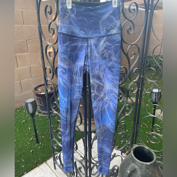 New Nike Dri-Fit Abstract Print Mesh Leggings Compression Short Built In XS TP - Picture 16 of 16